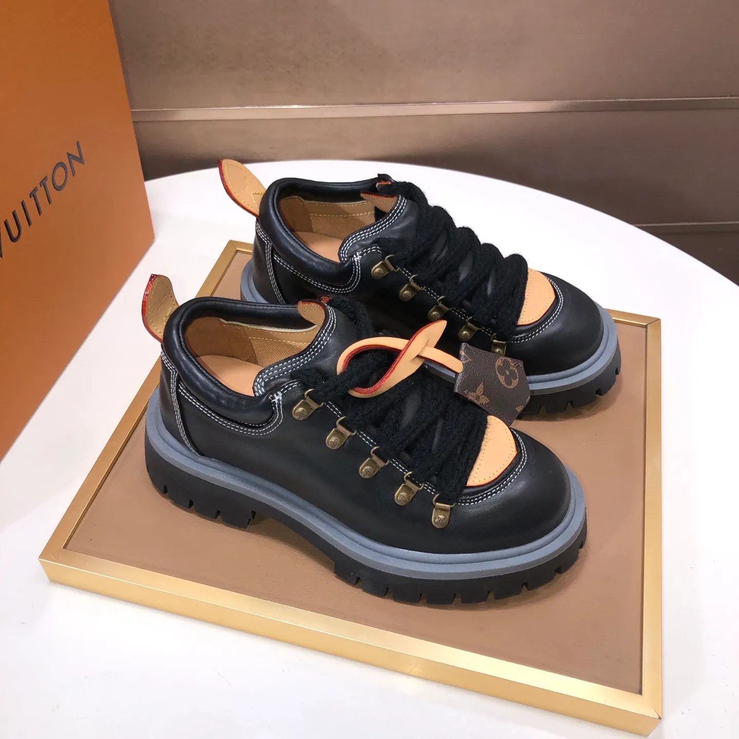Men's shoes 💰660💰 LV Louis Vuitton 2025 autumn and winter new couple's new style, the original version is developed one to one, retro fashion, handsome and cool mountaineering derby shoes are out of stock 👍 💎 Material: imported first-layer cowhide 💎 Lining: imported lambskin 💎 Outsole: original molded TR non-slip sole 💎 Bottom height: 3.5cm 💎 Shoe size: 35-45 for both men and women